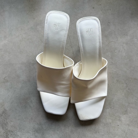 H&M Women's White Slide Sandal Kitten Heels Size 40 - Picture 1 of 4